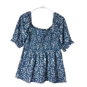 ⭐️ NWOT Smocked Women’s Top